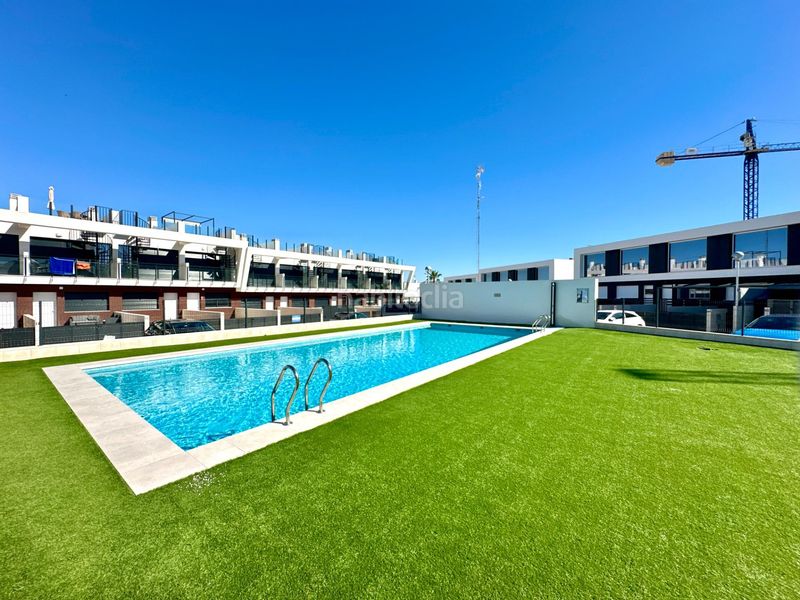 Foto 8121b726-c230-4558-8f61-cf3dbe5a166f. Casa adossada amb aparcament piscina a Monte y Mar Santa Pola