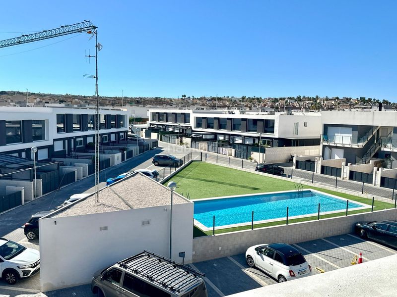 Foto 9102bd16-715e-4365-afae-3a3ef6706800. Casa adossada amb aparcament piscina a Monte y Mar Santa Pola