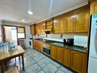 Flat in Carrús Oeste. Amplio piso de cuatro habitaciones en zona consolidada