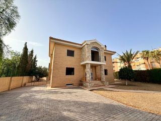 Chalet  Pinta la. Amplio chalet en playa muchavista, el campello