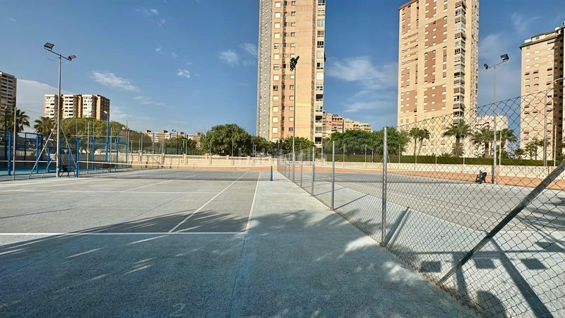 Foto c75d70d9-320f-421a-a668-439a4a0e2303. Planta baixa amb aparcament piscina a Playa Muchavista Campello (el)
