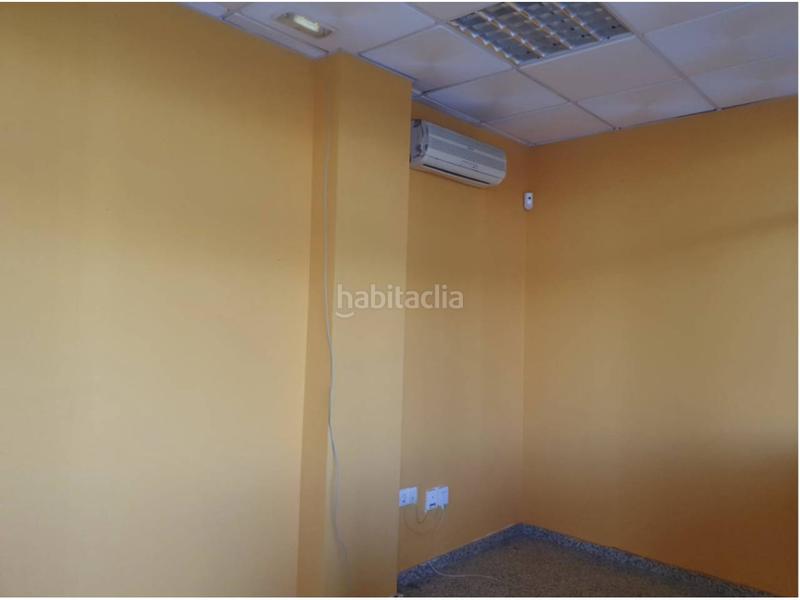 Foto 3c9e8bf7-f6f6-4d1c-a0a0-bb5dd94bceee. Miete gebäude in Avenida Elvas Badajoz