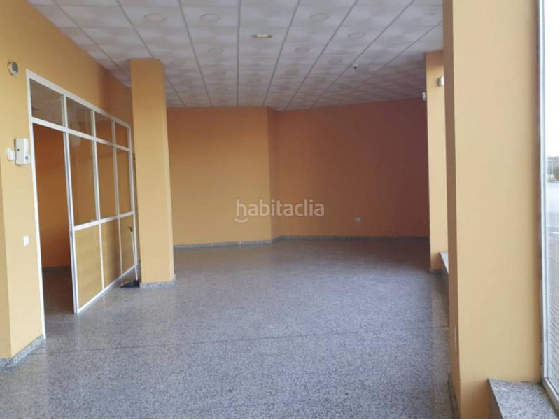 Foto 409c90d5-5ab5-4be5-b606-a94861c383df. Miete gebäude in Avenida Elvas Badajoz