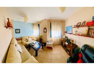 Casa adossada  Calle estremoz. Chalet en venta en olivenza