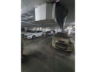 Car parking in Calle Ángel Quintanilla Ulla