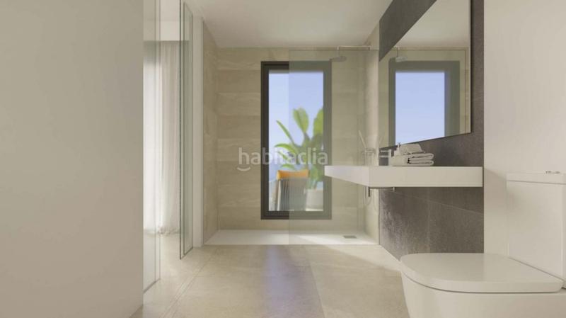 Foto eb74243b-4ac2-4a7c-b7dd-31718fb91bed. Casa adossada amb aparcament piscina a Benatalaya Estepona