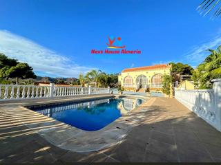 Country house in Pozo Higuera