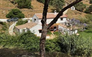 Masia a Casares pueblo
