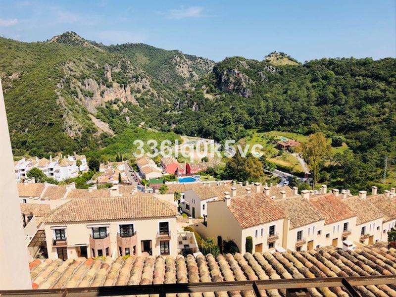 Foto 3c918a0a-722e-46e5-97b2-f89532f9a1b0. Maison jumelée dans Benahavís pueblo Benahavís