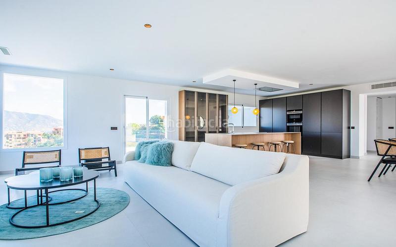 Foto ea7329aa-4e4b-4df5-a238-439dce047655. Casa amb aparcament a Las Lomas de Río Verde Marbella