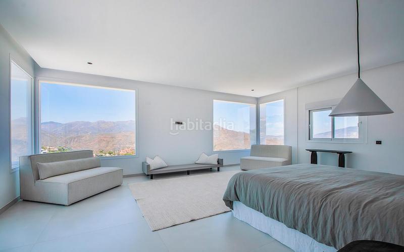 Foto 341ab773-4d0a-42d3-95f8-ea20d2143175. Haus mit parking in Las Lomas de Río Verde Marbella