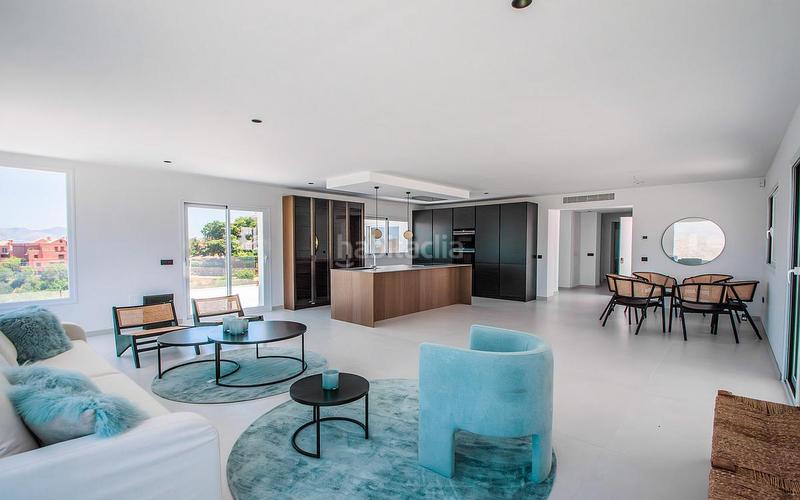 Foto c1b6971d-1be1-49a7-9afa-38cc2b49a6cd. House with parking in Las Lomas de Río Verde Marbella