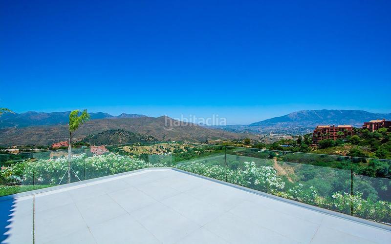 Foto f087de35-9605-4c1e-8e76-920047a54704. House with parking in Las Lomas de Río Verde Marbella