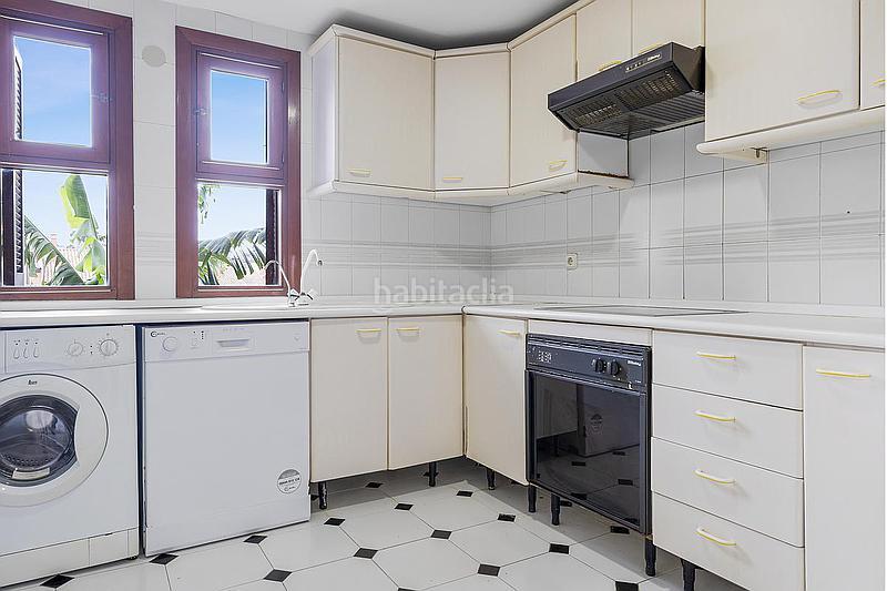 Foto c1bf8fd7-397e-444f-93c4-9a959fc43922. Casa adosada en Zona Calvario Estepona