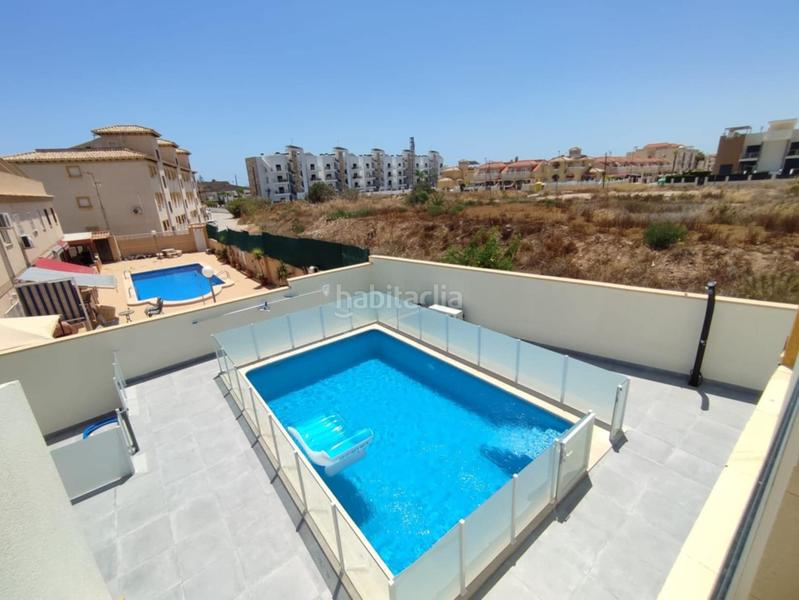 Foto 31333162-f570-4bd7-b840-415eda3b0b46. Casa adossada amb piscina a La Zenia Orihuela