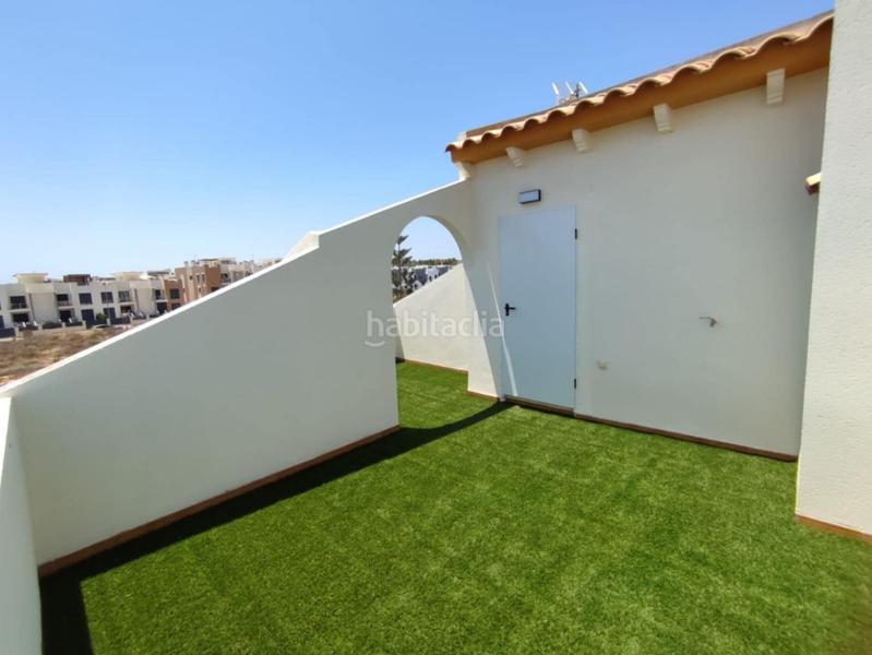 Foto 4d083404-d5db-49ea-a9be-7a6ae49bb36d. Casa adossada amb piscina a La Zenia Orihuela