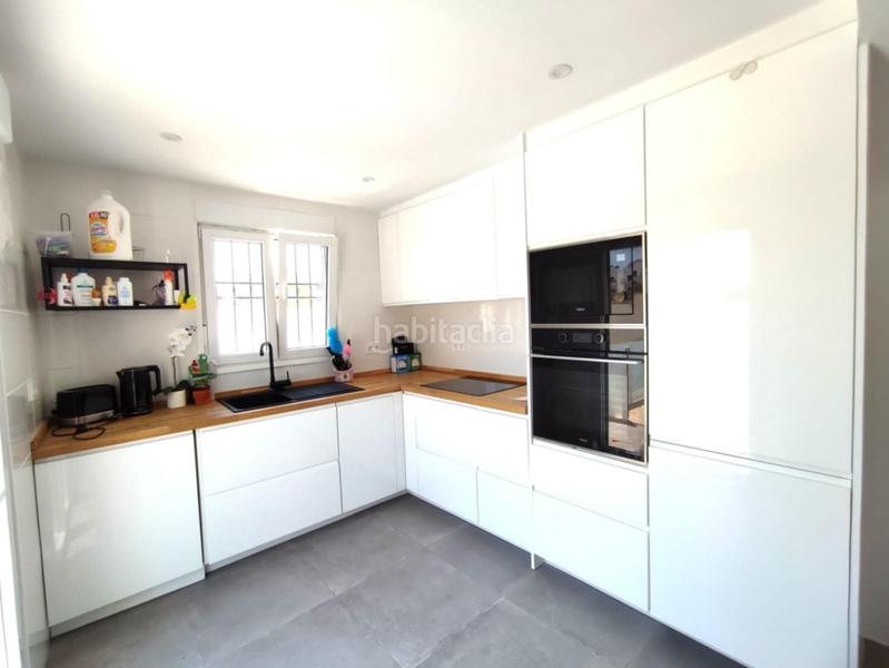 Foto 4fafecf8-b526-4b91-a23e-d547f99cbe06. Casa adossada amb piscina a La Zenia Orihuela