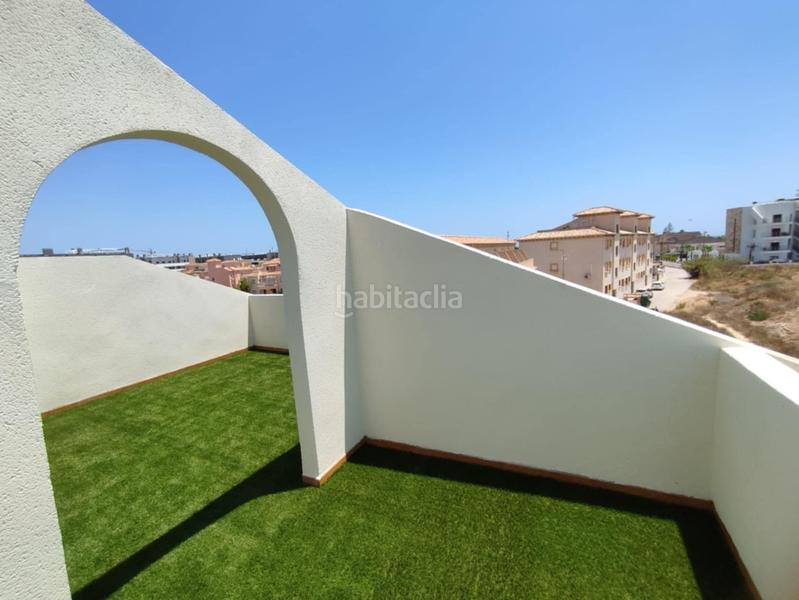 Foto 636f4dec-13db-4dce-8b36-aacbb3792bf3. Casa adossada amb piscina a La Zenia Orihuela