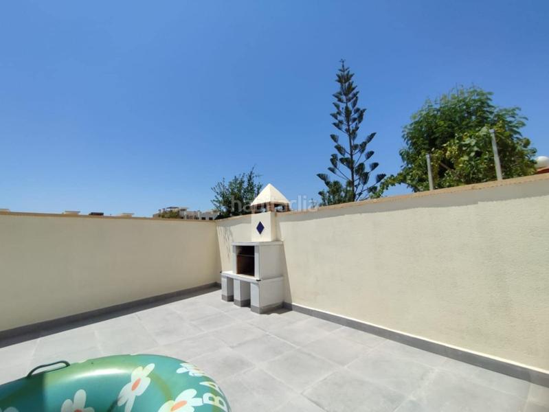 Foto a88db0fb-f3f2-4f85-8975-3706cd154135. Casa adossada amb piscina a La Zenia Orihuela