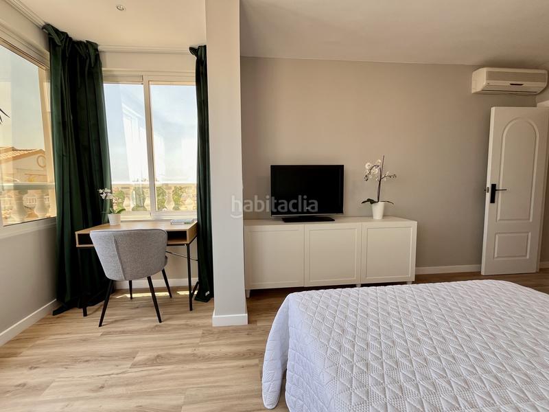 Foto 2ee86d76-586a-43e1-aa8b-913e752dc258. Casa adossada a Playa Flamenca Orihuela