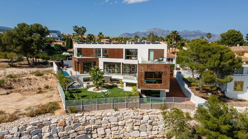 Foto 06d8ac52-35d5-4bf0-addc-4e33a5feda3c. House with parking in Levante Alto Benidorm