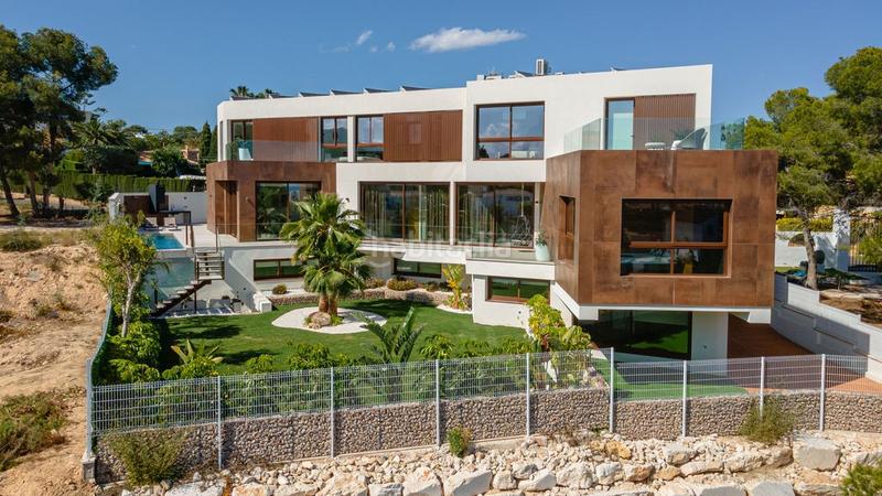 Foto 9785efd9-2e37-41f6-ab1b-8c4883986cf7. House with parking in Levante Alto Benidorm