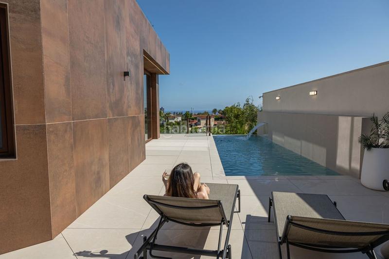 Foto c4ec64c9-ac8b-4837-abad-410a9a1177b8. House with parking in Levante Alto Benidorm