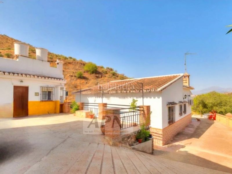 Foto f5445a98-4125-45e5-a9d5-479e4a8b502d. Masia a Álora