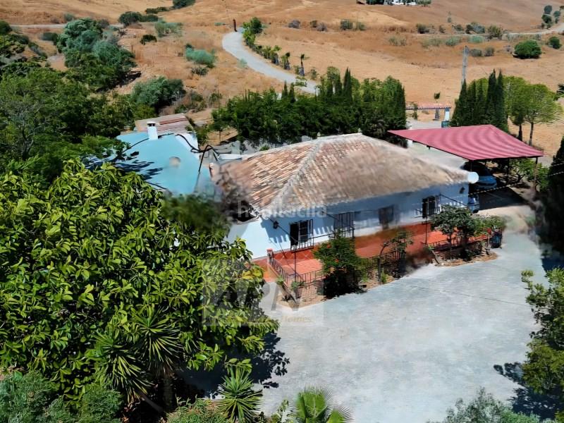 Foto d0e4fa1a-c42d-4974-b870-a21accb17eeb. Casale in Álora