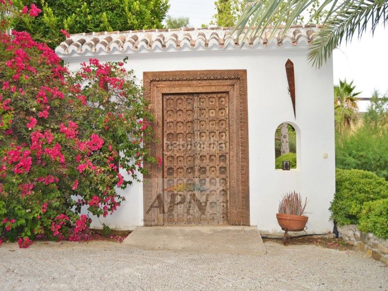 Foto 179b43e5-f2b8-4ca4-bb8a-f69ddb03d42a. Masia a Álora