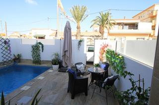 Casa adossada a Jerónimo y Avileses