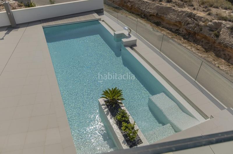 Foto 5e6d5582-9ce7-4dc1-aec2-9eebec9b7c40. Casa amb aparcament piscina a Campoamor Orihuela