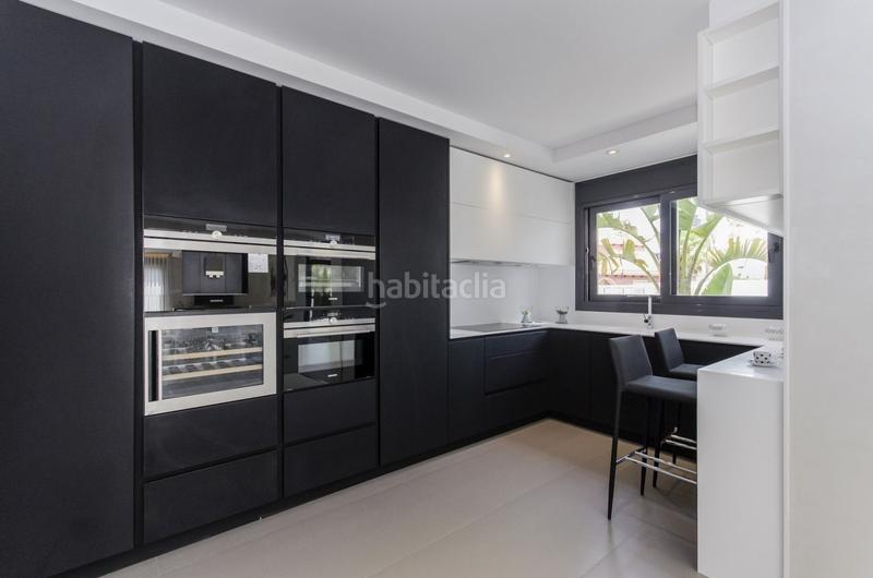 Foto a5439b25-b0b5-42fd-a90f-f3e029e7bfad. House with parking pool in Campoamor Orihuela