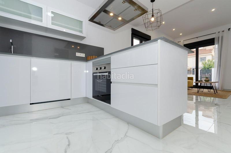 Foto addebd9c-5312-48fb-9c3a-05f52e485bef. Casa con parcheggio piscina in Zona Carrefour - Urbanizaciones Torrevieja