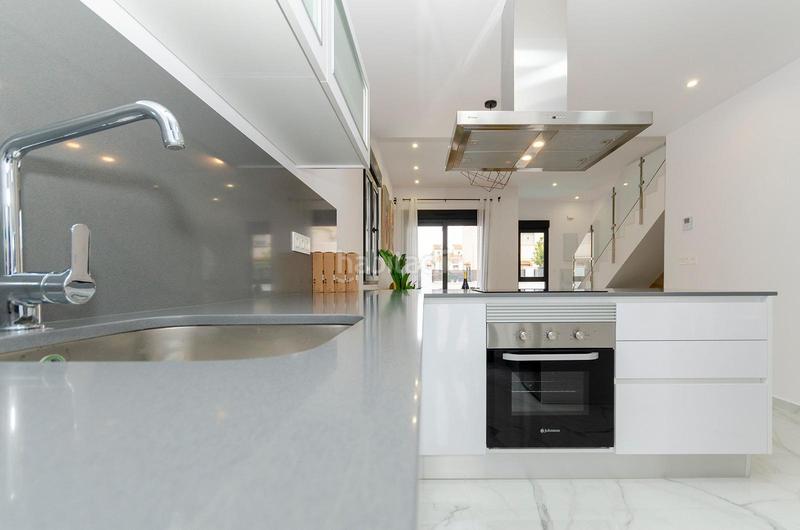 Foto eea1cb45-efef-4e15-b2f9-0e460afc52e2. House with parking pool in Zona Carrefour - Urbanizaciones Torrevieja