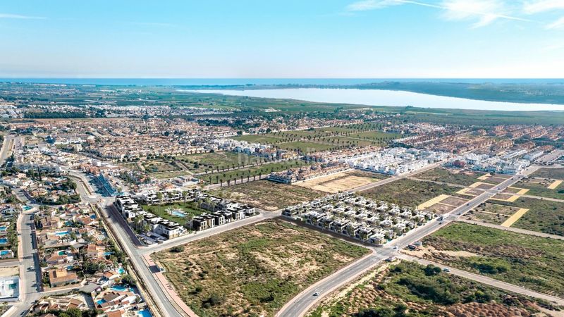 Foto 00d29b6a-15de-40f4-b930-2ef02993b4cf. Casa amb aparcament a Rojales