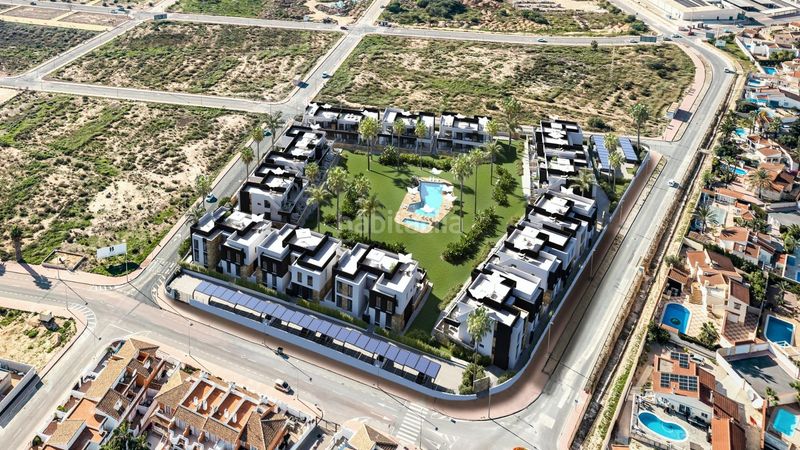 Foto bbcff4db-fb3b-4a60-ac2b-b73ff793692f. Casa amb aparcament a Rojales