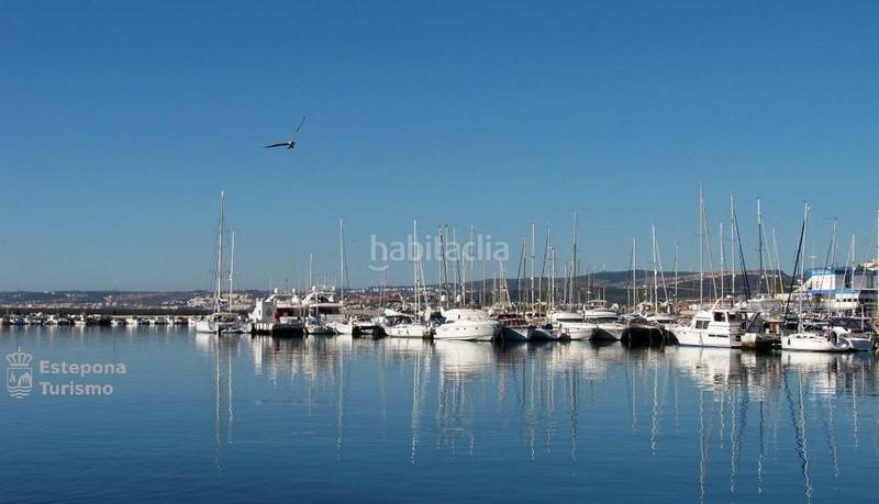 Foto 1a86a9a1-8b3f-444e-96ba-76e98210c155. Piccolo appartamento con parcheggio in puerto de Estepona Estepona