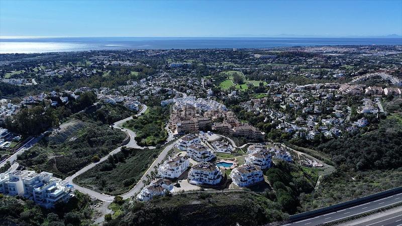 Foto d9f00add-7e55-428c-b1d5-a82be91c9d59. Appartement avec parking dans Los Naranjos Marbella