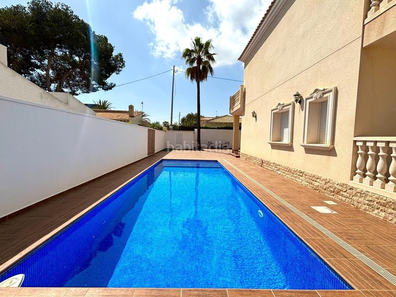 Foto 1d2eb666-721a-4859-97c3-5e6a2addfc2e. Casa con piscina in Cabo Roig Orihuela