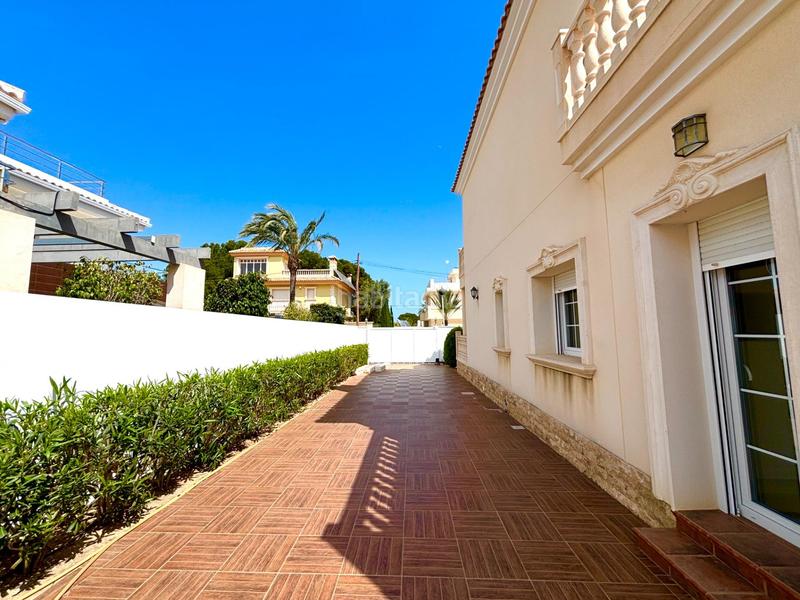 Foto bc27c587-2a2d-46f1-b94c-3e51fe1e21b6. House with pool in Cabo Roig Orihuela