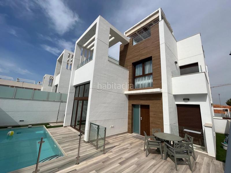 Foto f2e18644-b142-4950-924e-203485506adf. Casa amb aparcament a Mercado Alicante