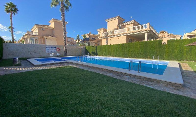 Foto 8be95573-ffa0-4b50-8d66-d7a10434942e. Casa en Campoamor Orihuela