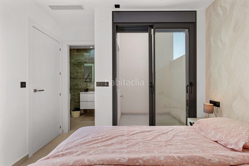 Foto dc96623c-7c02-4b4d-acd3-774b160a2f4c. Casa adossada a Centro Rojales