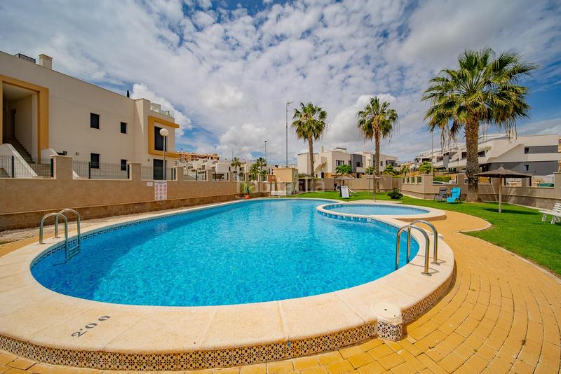 Foto ec8de9ed-f933-4db5-b727-044a82f955d2. Casa a schiera in Los Almendros Orihuela