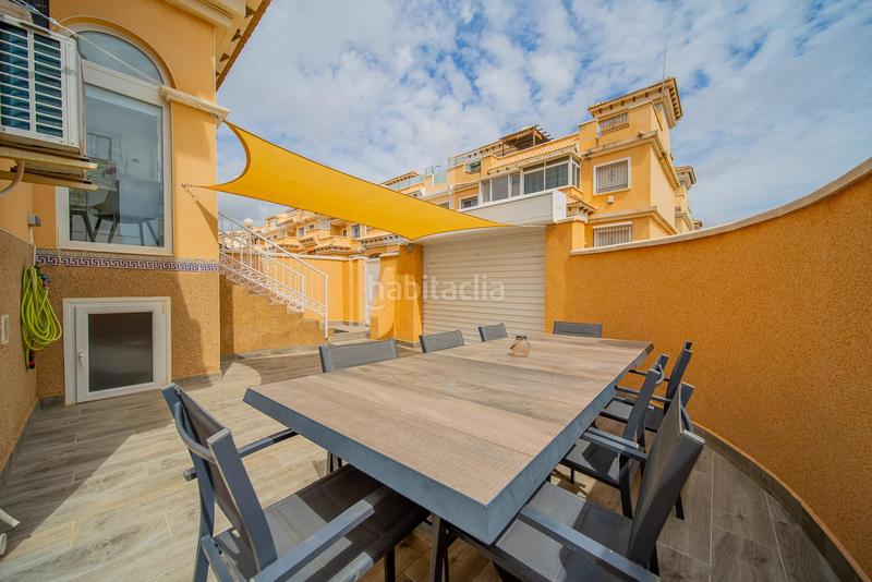 Foto 8a22d6f8-7b2a-47ca-8833-a6c545aab0db. Maison jumelée dans Los Almendros Orihuela