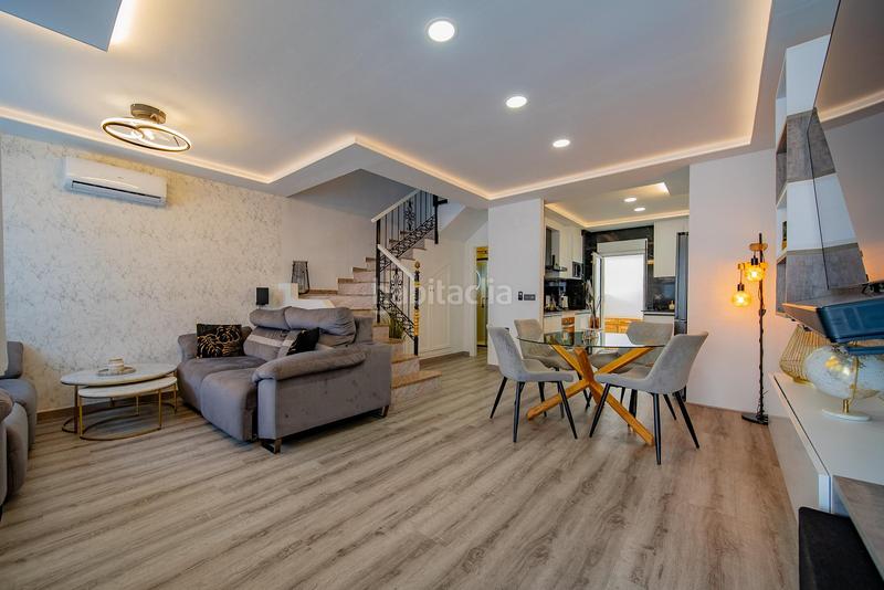 Foto d423ab5c-78c5-4e34-9821-f59d7459432e. Maison jumelée dans Los Almendros Orihuela