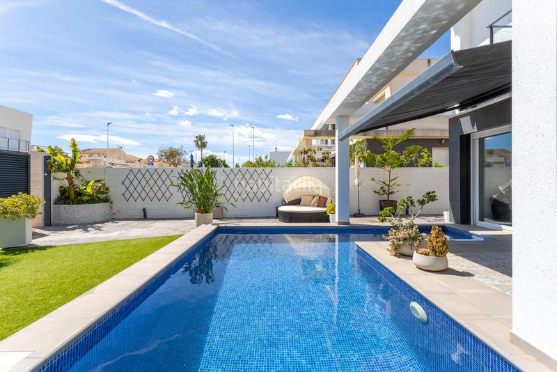 Foto 9d42b5d7-c644-4a6b-893c-34d56260f51e. House with pool in Gran Playa Santa Pola