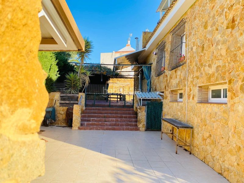Foto fb4e1e27-e76d-424e-8966-f0d8097e45ef. Casa amb piscina a La Florida Orihuela