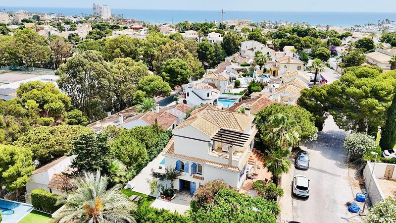 Foto 812aff58-dde0-44ca-b1ac-ce83d6a8dd2a. Maison dans La Zenia Orihuela